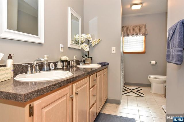 31 Smith Street, Waldwick, NJ 07463