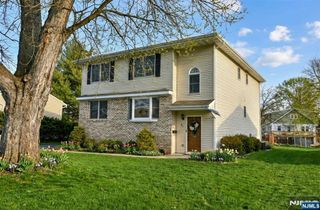 31 Smith Street, Waldwick, NJ 07463