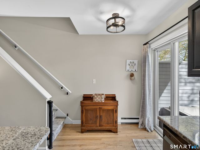 1691 Norwich New London Turnpike E5, Montville, CT 06382