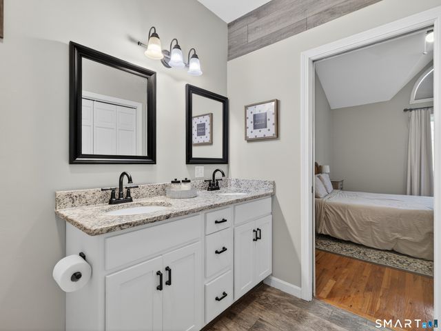 1691 Norwich New London Turnpike E5, Montville, CT 06382