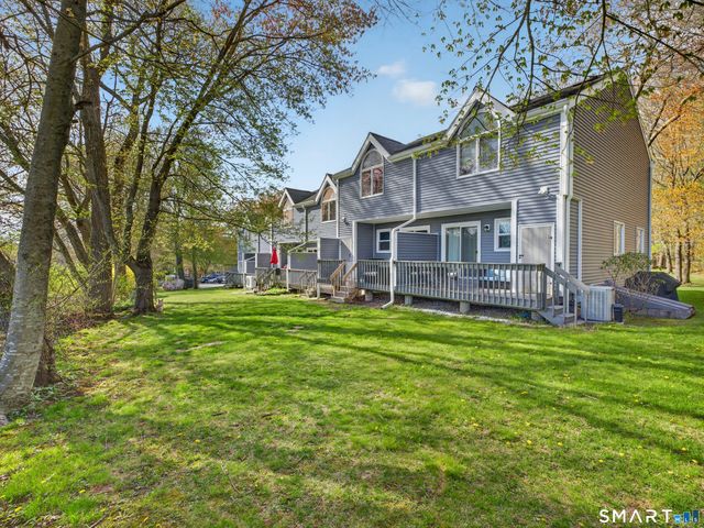 1691 Norwich New London Turnpike E5, Montville, CT 06382
