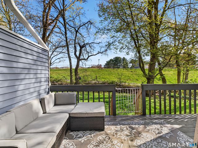 1691 Norwich New London Turnpike E5, Montville, CT 06382