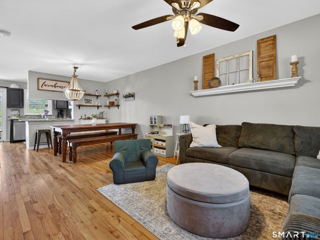 1691 Norwich New London Turnpike E5, Montville, CT 06382