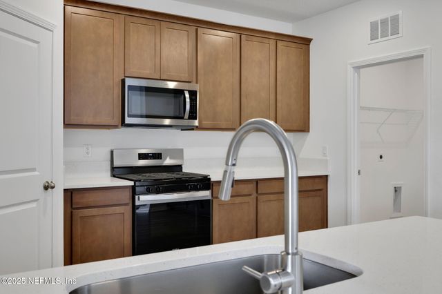 1758 TRAINORS Way, Jacksonville, FL 32218