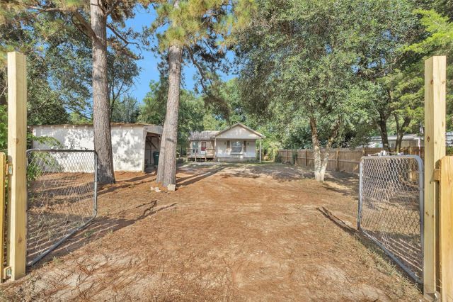 214 Rebecca Lane, Willis, TX 77378
