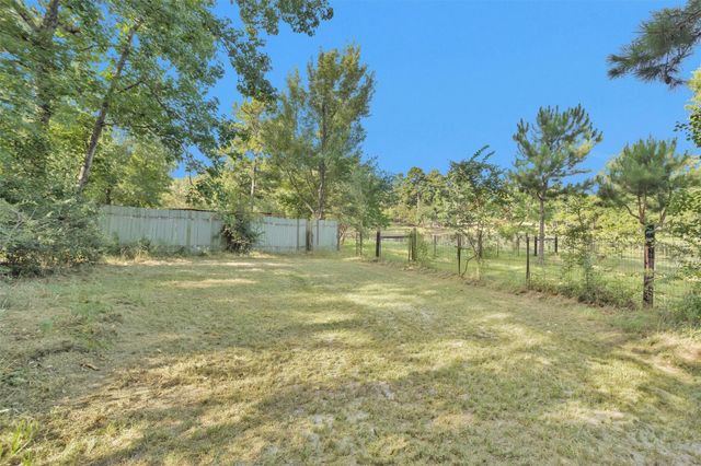214 Rebecca Lane, Willis, TX 77378