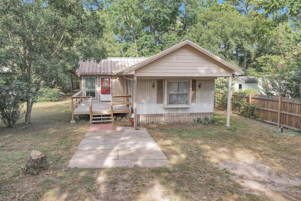 214 Rebecca Lane, Willis, TX 77378