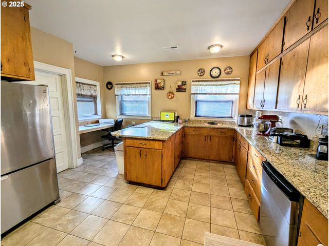 1302 9TH St, La Grande, OR 97850