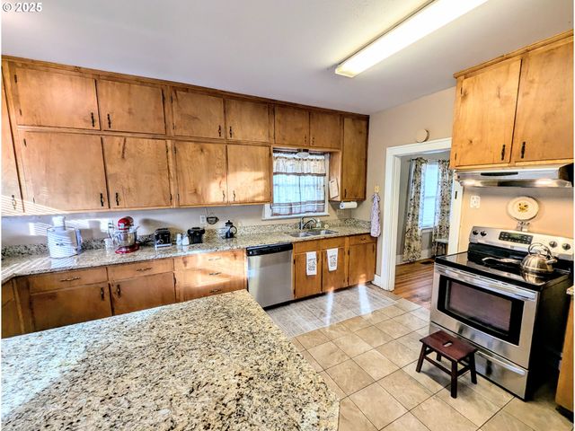 1302 9TH St, La Grande, OR 97850