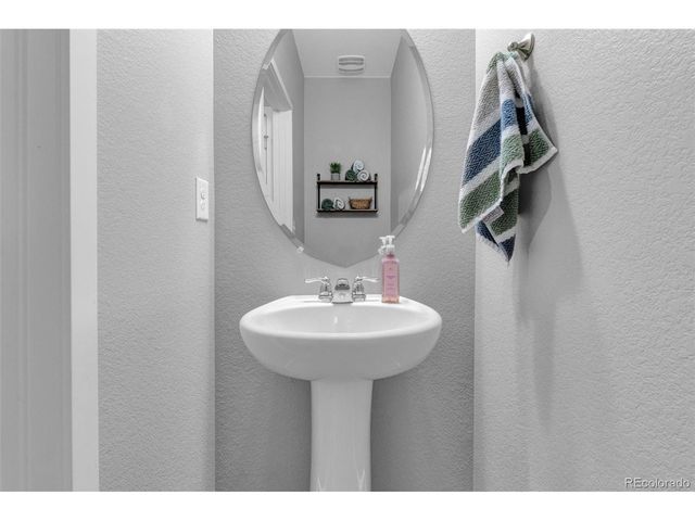 14630 Guernsey Dr, Mead, CO 80542