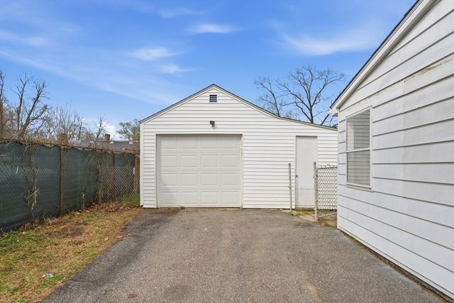 178 Penrose St, Springfield, MA 01109