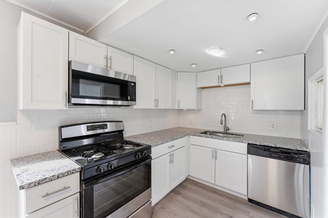 178 Penrose St, Springfield, MA 01109