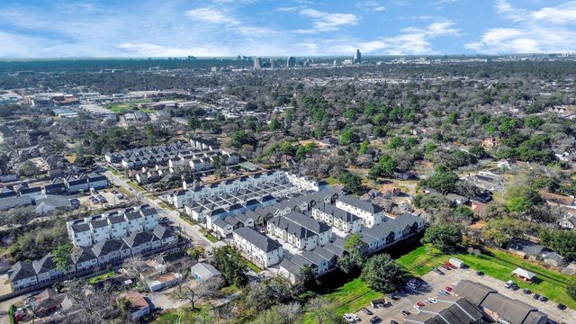 9018 Laverne Laurel Lane, Houston, TX 77080