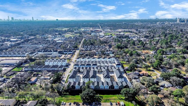 9018 Laverne Laurel Lane, Houston, TX 77080