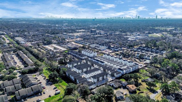 9018 Laverne Laurel Lane, Houston, TX 77080