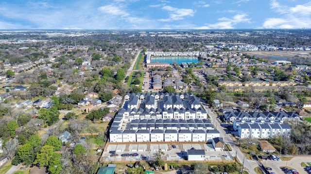 9018 Laverne Laurel Lane, Houston, TX 77080