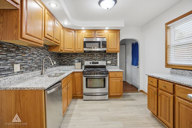 7034 W 114th Place, Worth, IL 60482