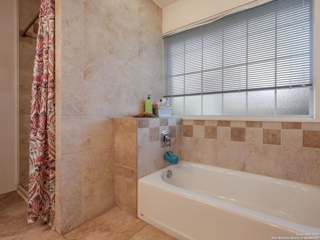 233 Garden Bend, La Vernia, TX 78121