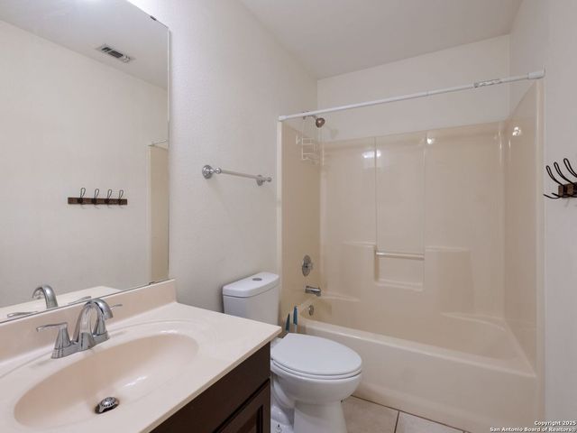 233 Garden Bend, La Vernia, TX 78121