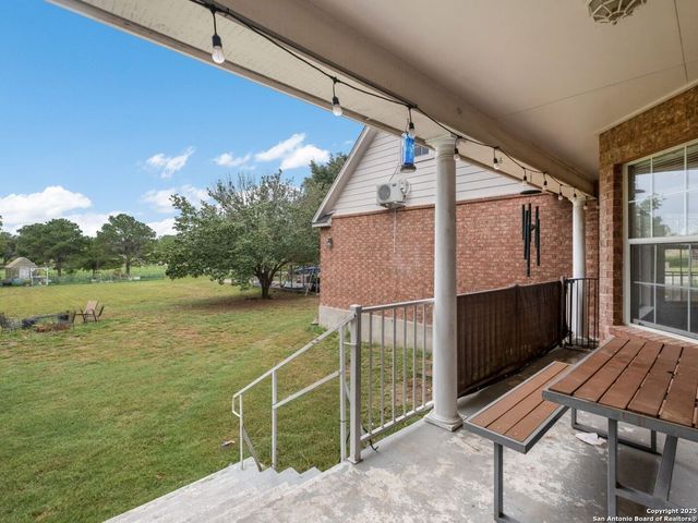 233 Garden Bend, La Vernia, TX 78121
