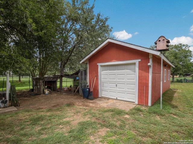 233 Garden Bend, La Vernia, TX 78121