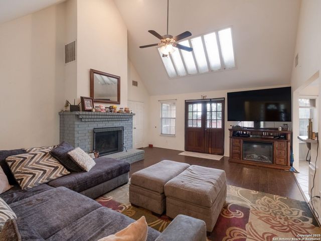 233 Garden Bend, La Vernia, TX 78121