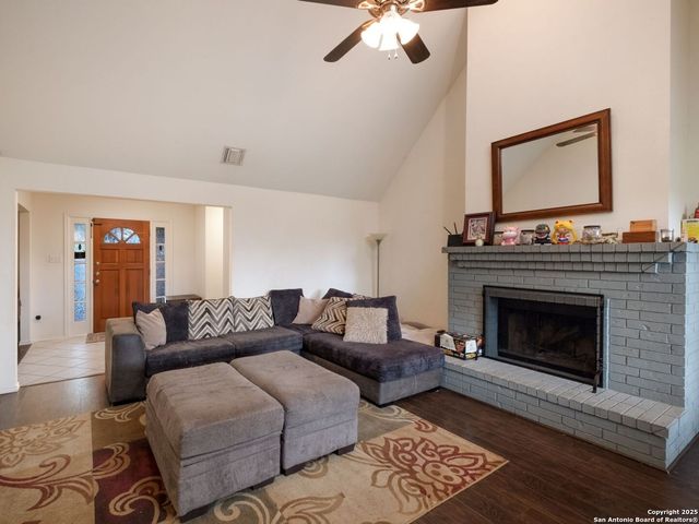 233 Garden Bend, La Vernia, TX 78121