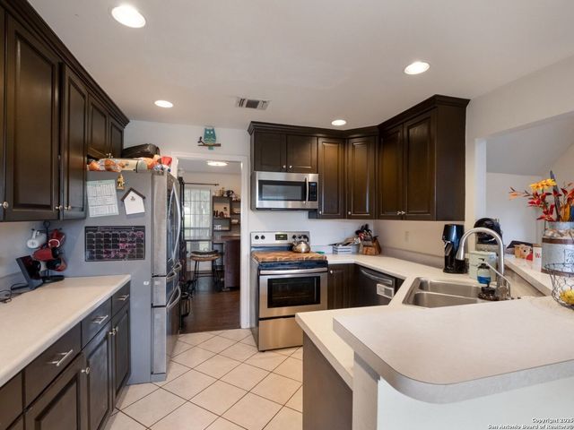 233 Garden Bend, La Vernia, TX 78121