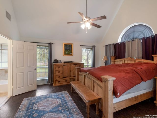 233 Garden Bend, La Vernia, TX 78121