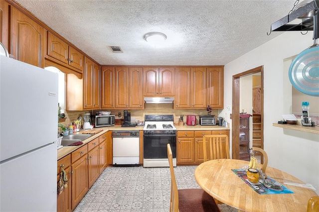 4596 MOSSY NW Lane, Lilburn, GA 30047