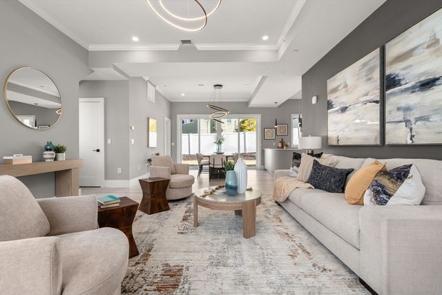 26 Wilson Cir 26, Newton, MA 02461