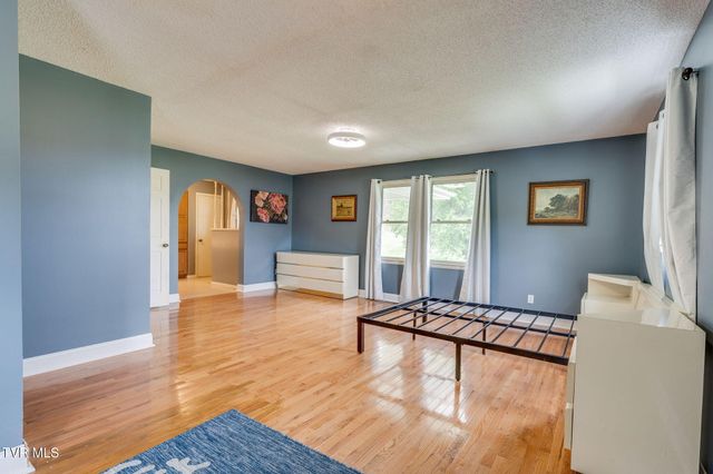 364 Max Jett Road, Johnson City, TN 37601