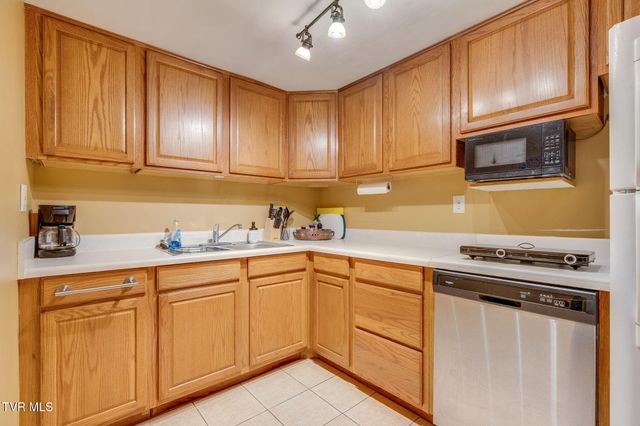 364 Max Jett Road, Johnson City, TN 37601