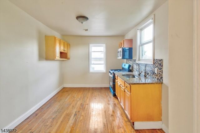 34 Hedden Ter, Newark City, NJ 07108