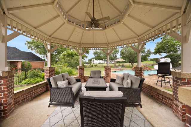 621 Liechty Court, Heath, TX 75032