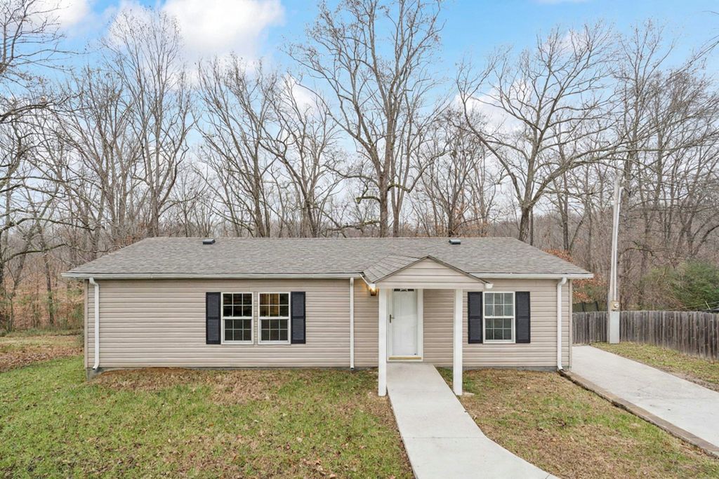 148 N Poole St, Ashland City, TN 37015