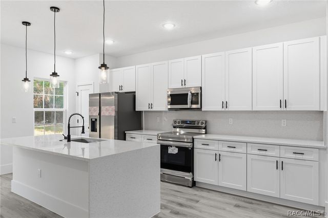 7047 N Lime Drive, Dunnellon, FL 34433