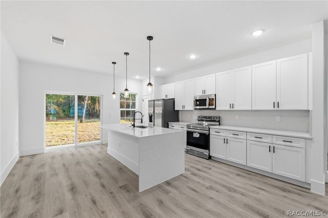 7047 N Lime Drive, Dunnellon, FL 34433