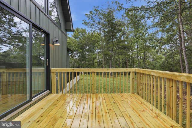 124 MEDFORD LN, Berkeley Springs, WV 25411