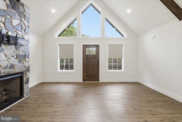 124 MEDFORD LN, Berkeley Springs, WV 25411
