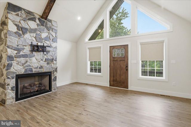 124 MEDFORD LN, Berkeley Springs, WV 25411