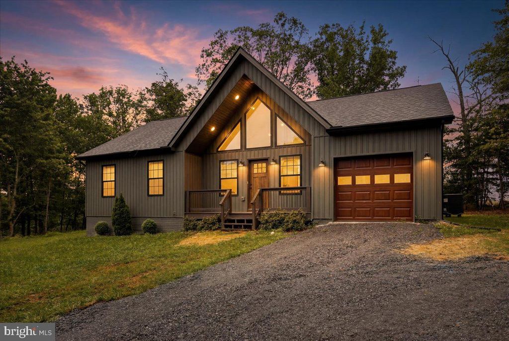 124 MEDFORD LN, Berkeley Springs, WV 25411