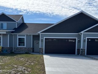 188 E Bridge Road, Northwood, OH 43619