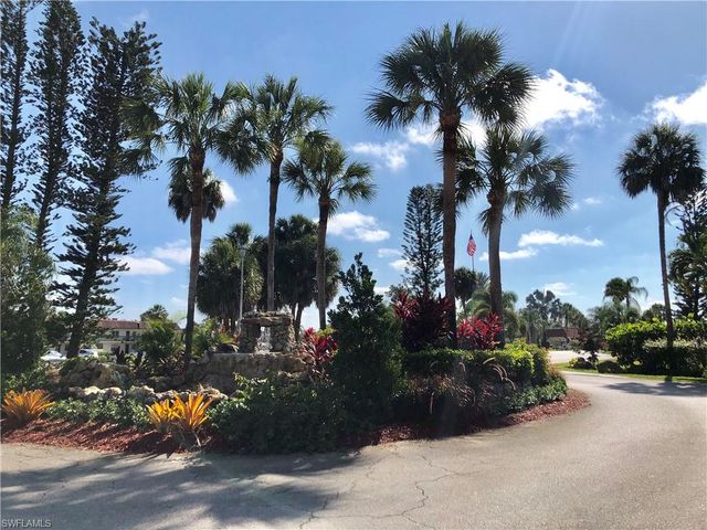 4372 27th CT SW 403, Naples, FL 34116