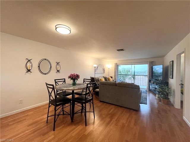 4372 27th CT SW 403, Naples, FL 34116