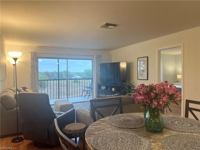 4372 27th CT SW 403, Naples, FL 34116