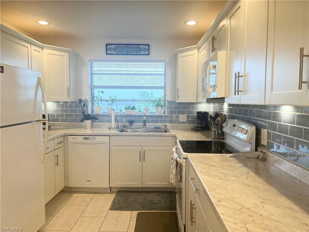 4372 27th CT SW 403, Naples, FL 34116