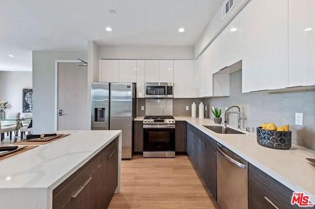 1906 Overland Avenue 201, Los Angeles, CA 90025