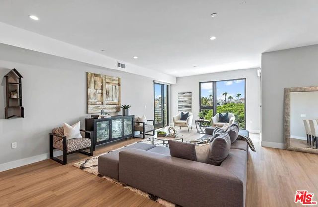 1906 Overland Avenue 201, Los Angeles, CA 90025