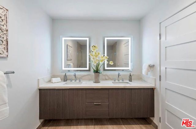 1906 Overland Avenue 201, Los Angeles, CA 90025